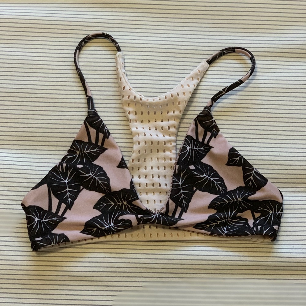 Acacia Jaws Top